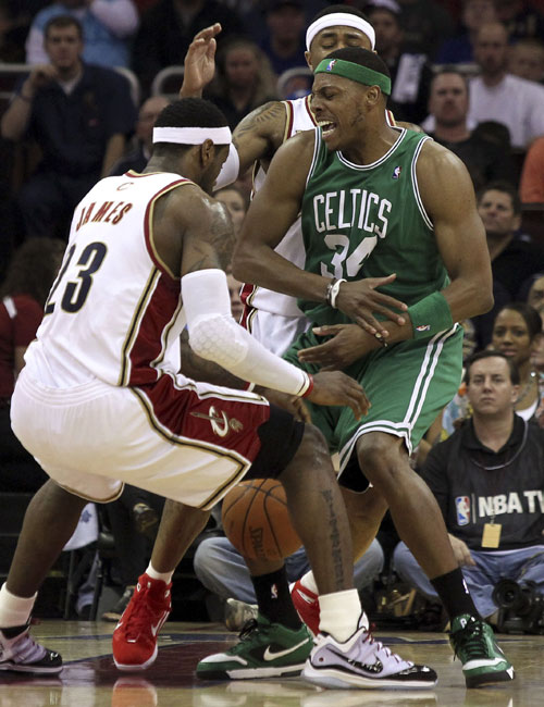 WTT总决赛：首个世界前十被淘汰！邱党1-4败北，男单8强已出其二（WTT总决赛：首位世界前十出局！邱党1-4告负，男单八强已有两席）