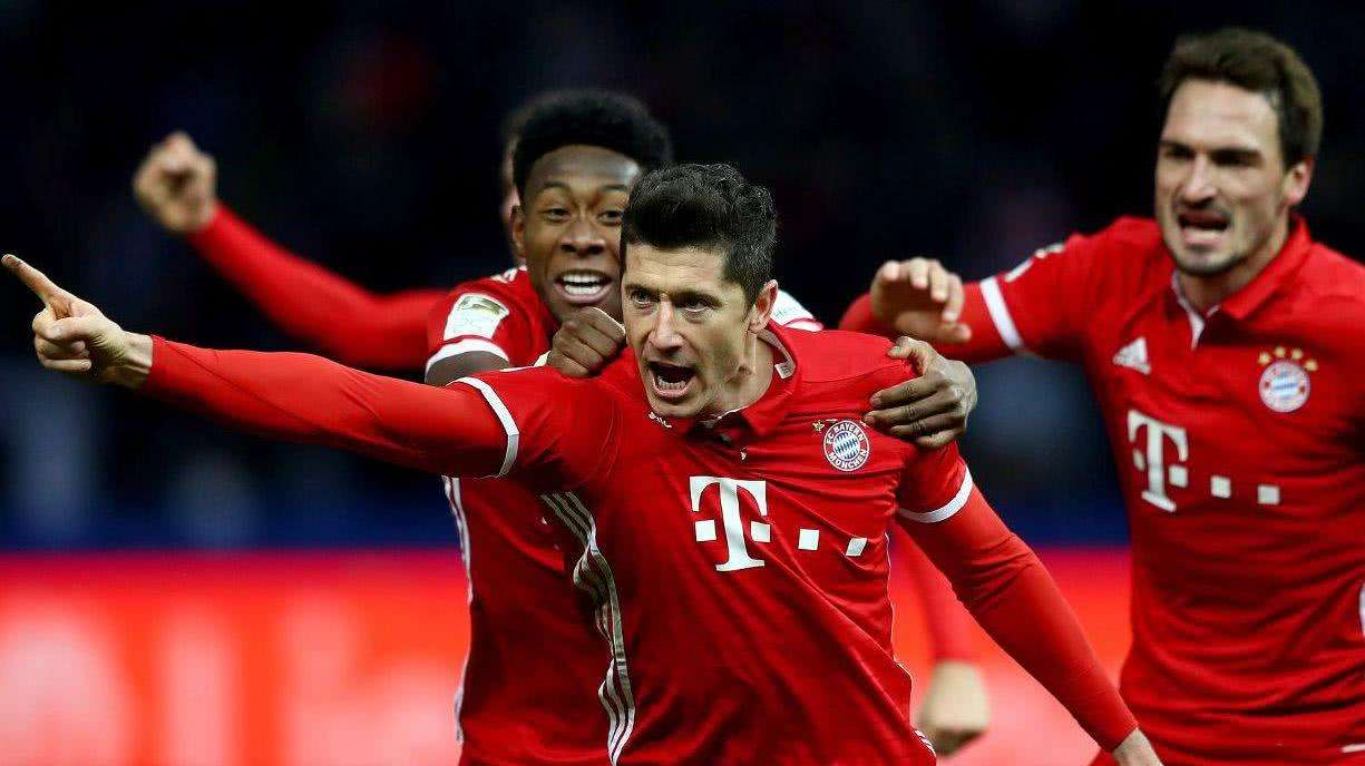 马卡：埃里克疑似鼻骨骨折，已被立即送往医疗中心进行检查（马卡报道：埃里克疑遭鼻骨骨折，已紧急送医检查）