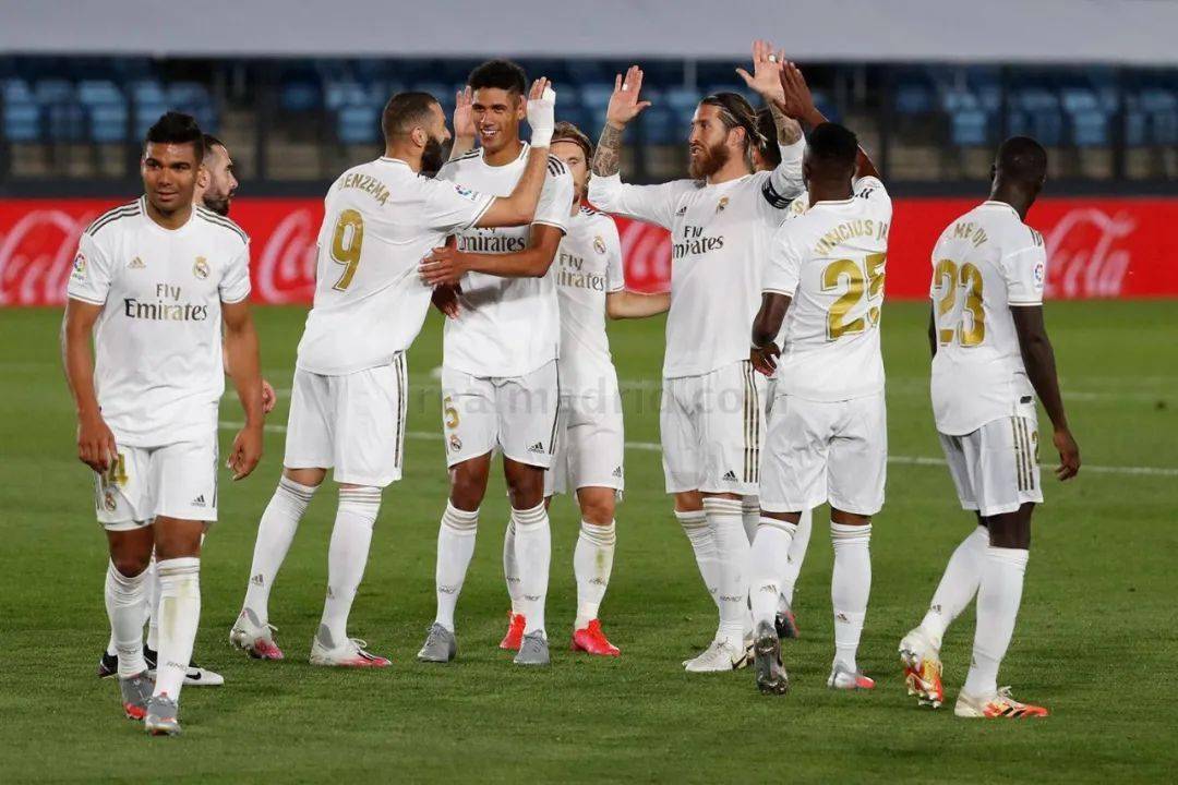 第96分钟丢球！3-3绝平！利物浦爆冷丢分，落后榜首10分卫冕英超无望（补时第6分钟被追平！3-3憾平，利物浦冷门丢分落后榜首10分，英超卫冕前景黯淡）