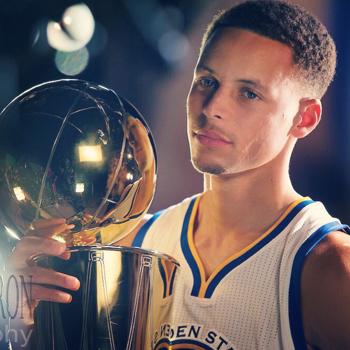 卡洛斯-奥古斯托：踢右路我也感觉良好，球队始终是第一位的（卡洛斯-奥古斯托：右路同样适应，球队利益至上）