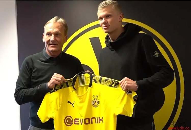 记者：罗马已与齐尔克泽经纪人谈判，球员愿意接受降薪（记者：罗马已与齐尔克泽经纪团队接触，球员愿意降薪）