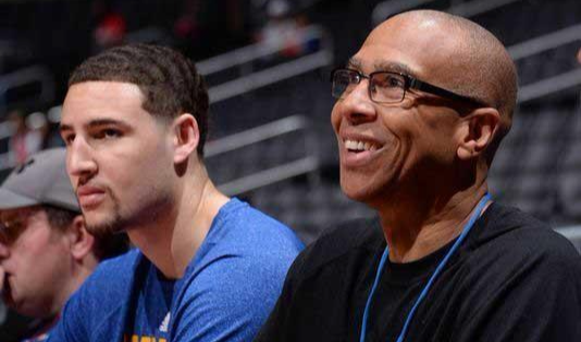 每体：法兰克福球迷在诺坎普制造骚乱，将面临欧足联的处罚（每体：法兰克福球迷在诺坎普引发混乱，或将遭欧足联惩处）