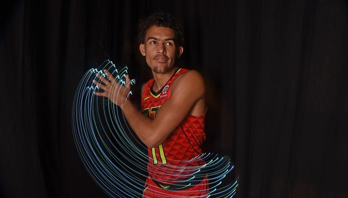 曼联陷入困境，阿莫林嘲笑梅努问题引发球迷怒火（曼联陷入低谷，阿莫林调侃梅努言论激怒球迷）