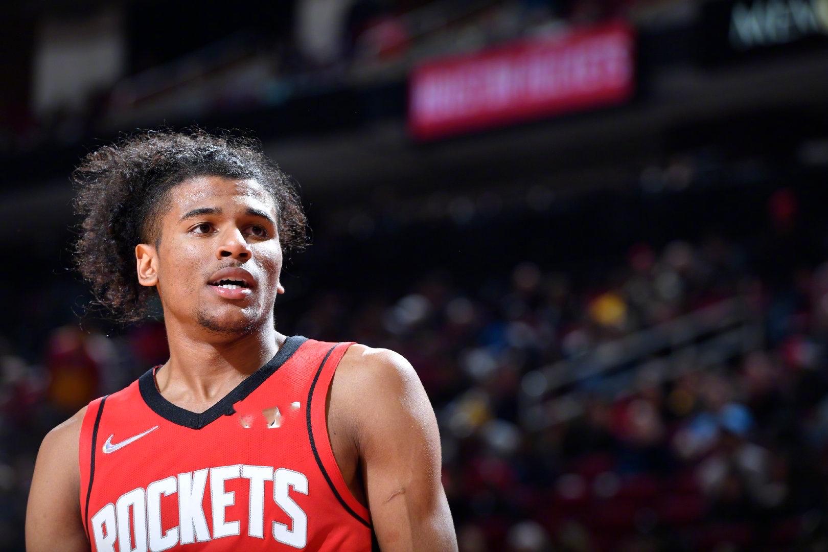 范德芬：我知道我加速后别人很难追上，那一刻只想着必须进球（范德芬：一加速就甩开对手，那一刻心里只有进球）